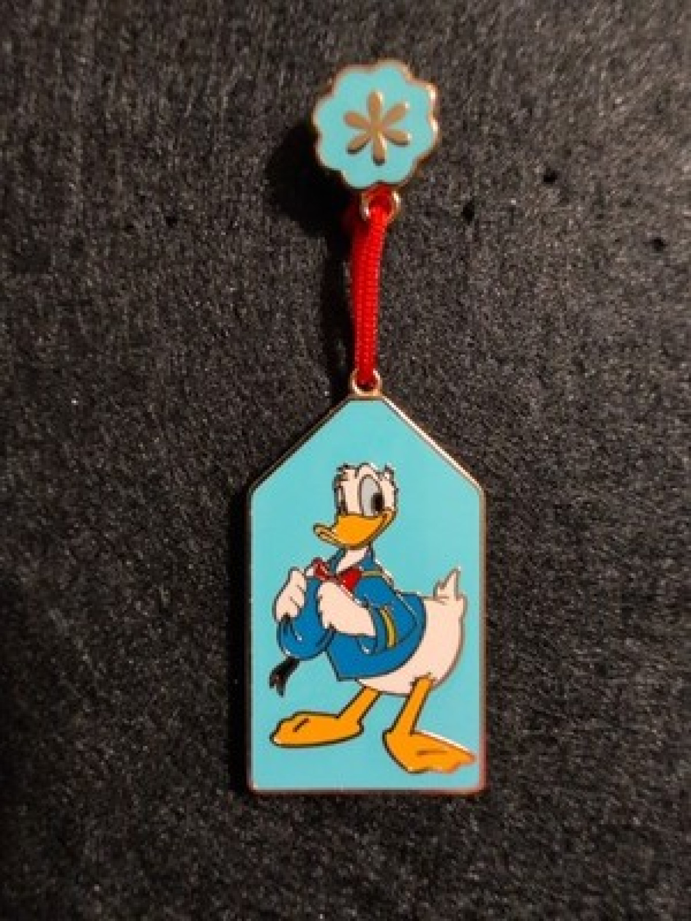 Japan Disney Store JDS - Donald Duck- Omamori Pin