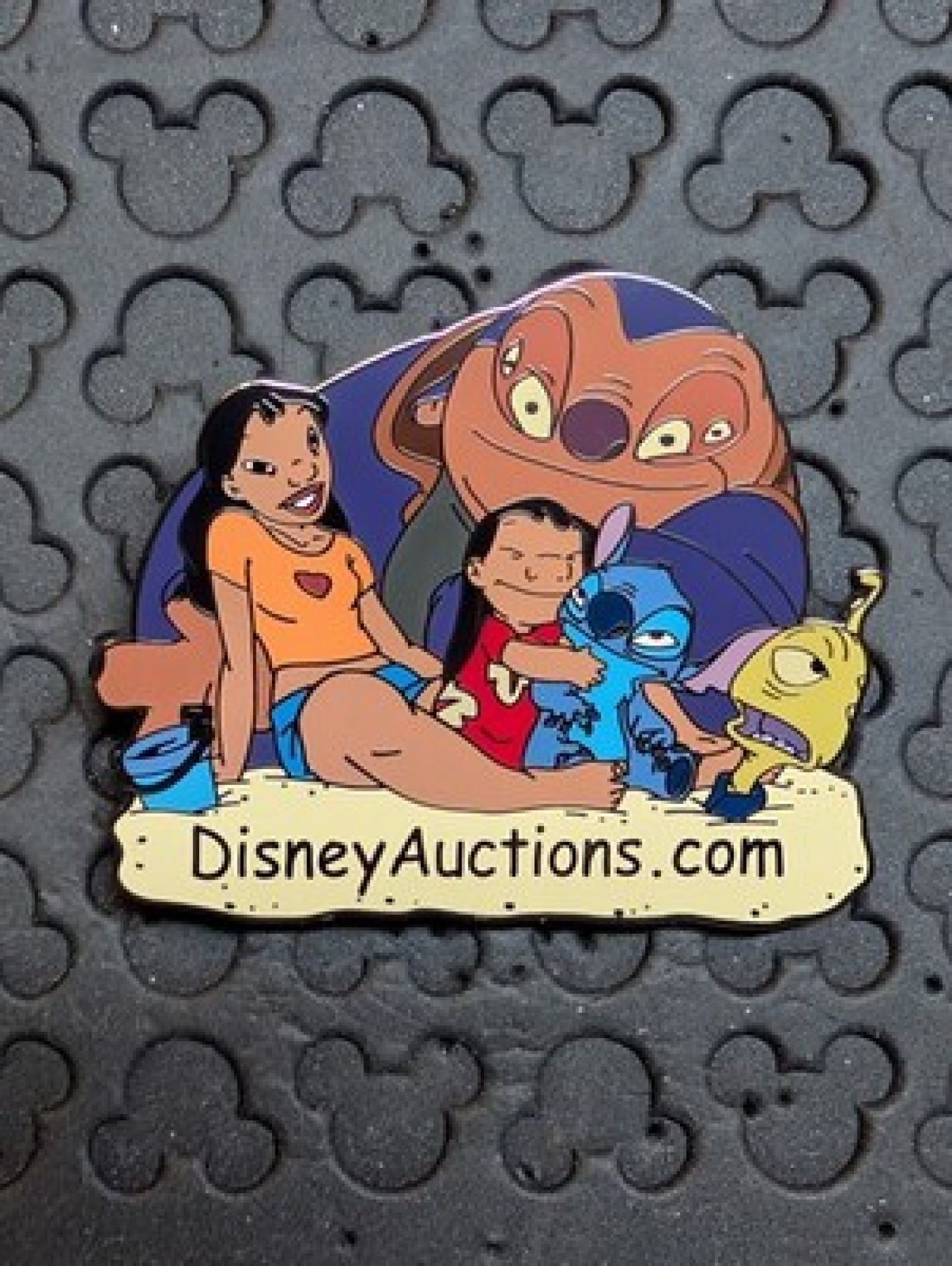 Disney Auctions Lilo & Stitch Crew on Beach with DA Logo GWP Pin