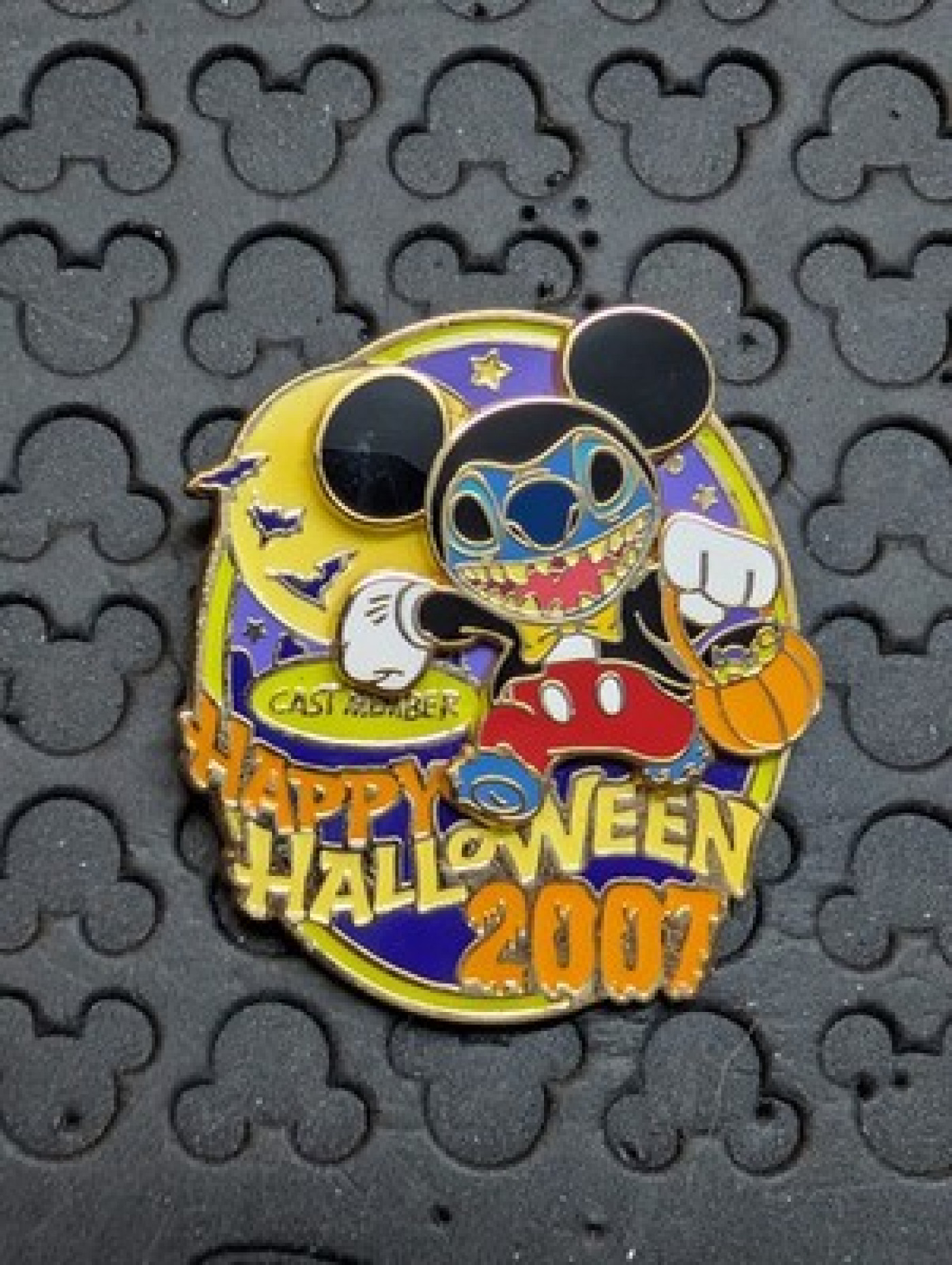 Disney World Pin Halloween 2007 Glow Stitch Mickey