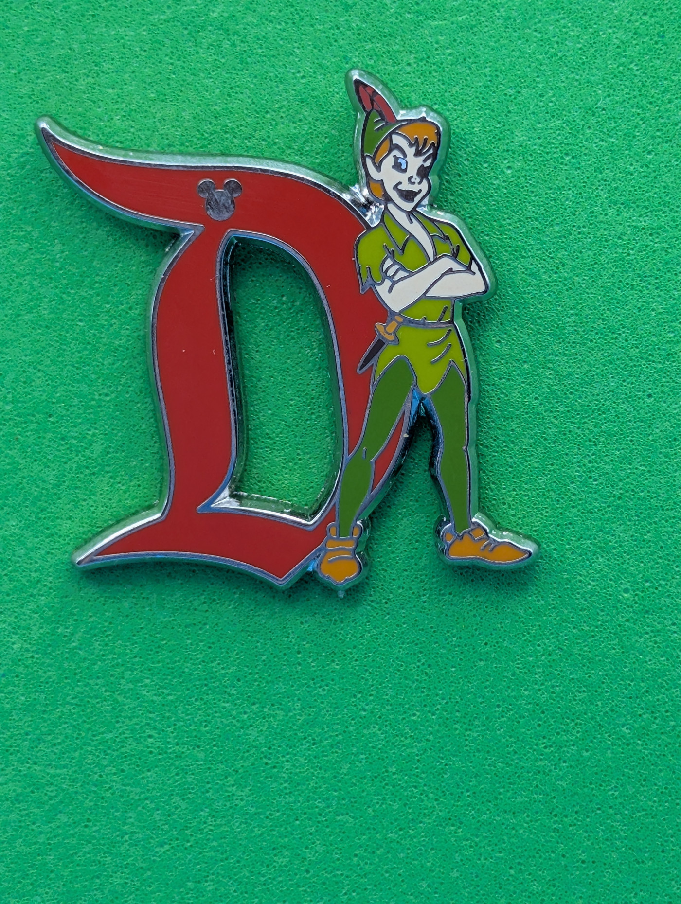 Disney Pin Hidden Mickey Character D Series Pin Peter Pan Disneyland DLR 2020
