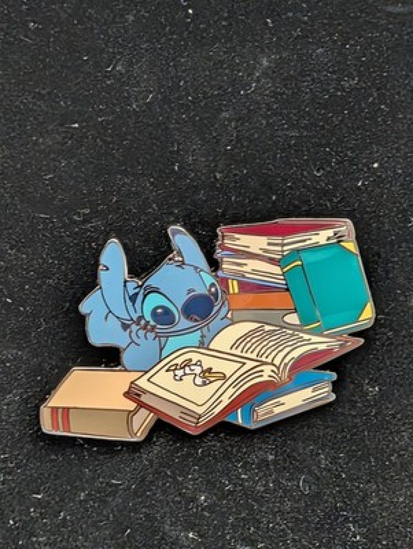Disney Auctions Stitch Reading The Ugly Duckling LE1000