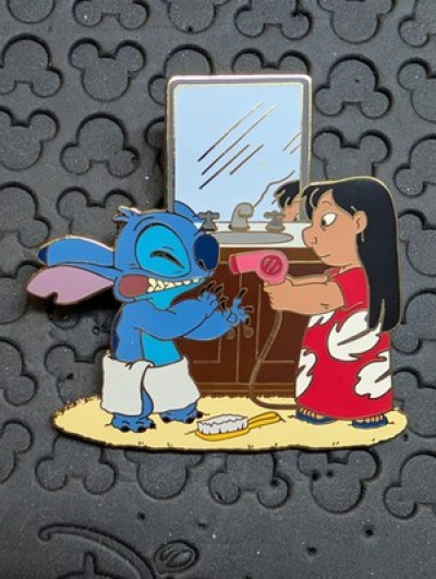 Disney Auctions Lilo and Stitch with Hair Dryer Pin -  LE 1000