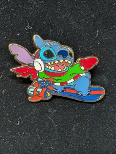 Disney 2005 DLP Paris Cast Pin   WINTER STITCH ON AERO-SKATE 