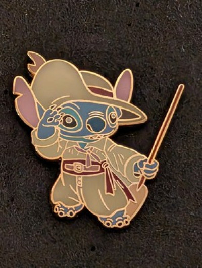 DISNEY WDI STITCH DRESSED IN CAST MEMBER Pirates Lair LE 300