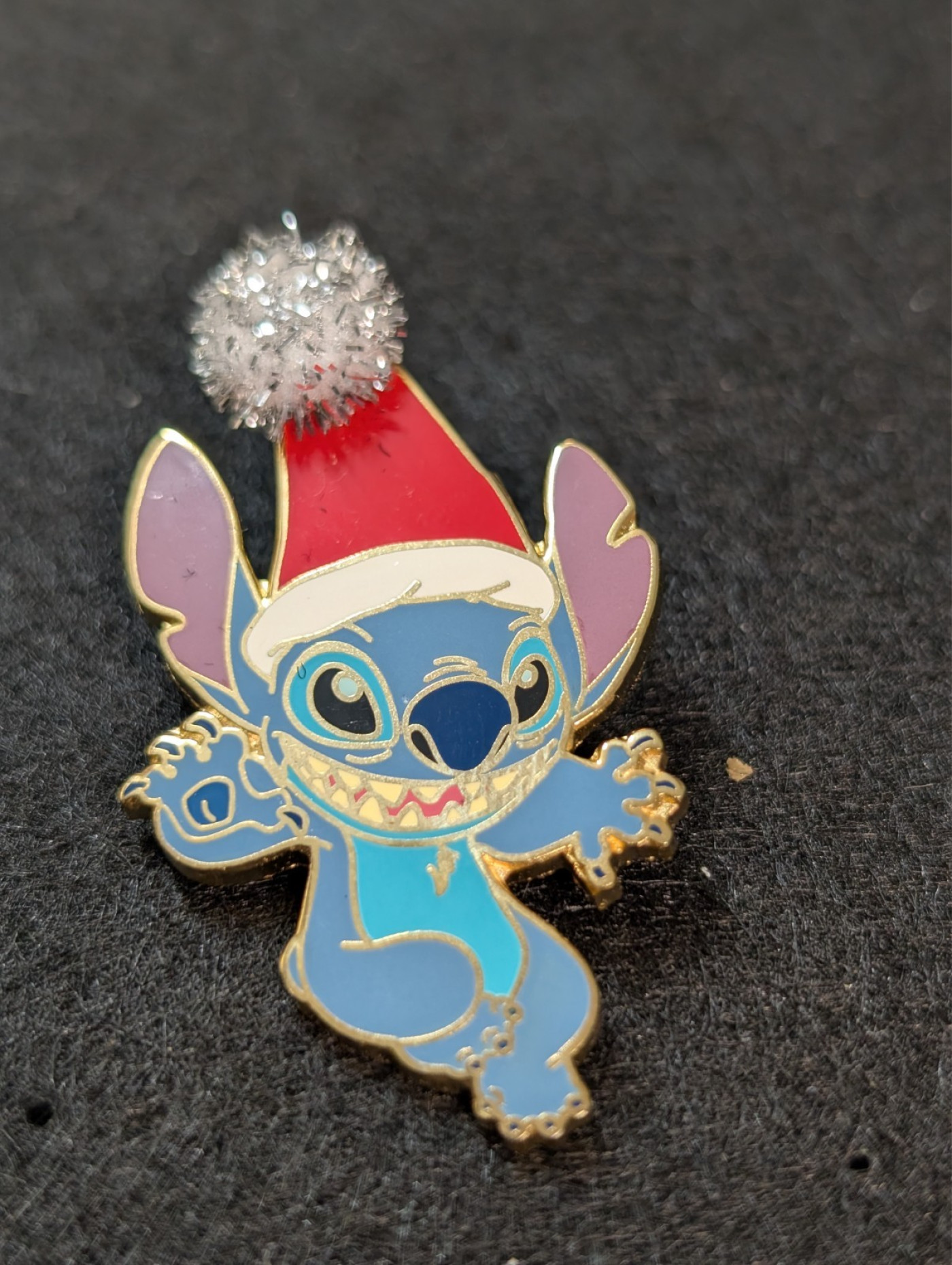 Disney  - DSF/DSSH - Stitch with Santa Hat - Christmas LE 300