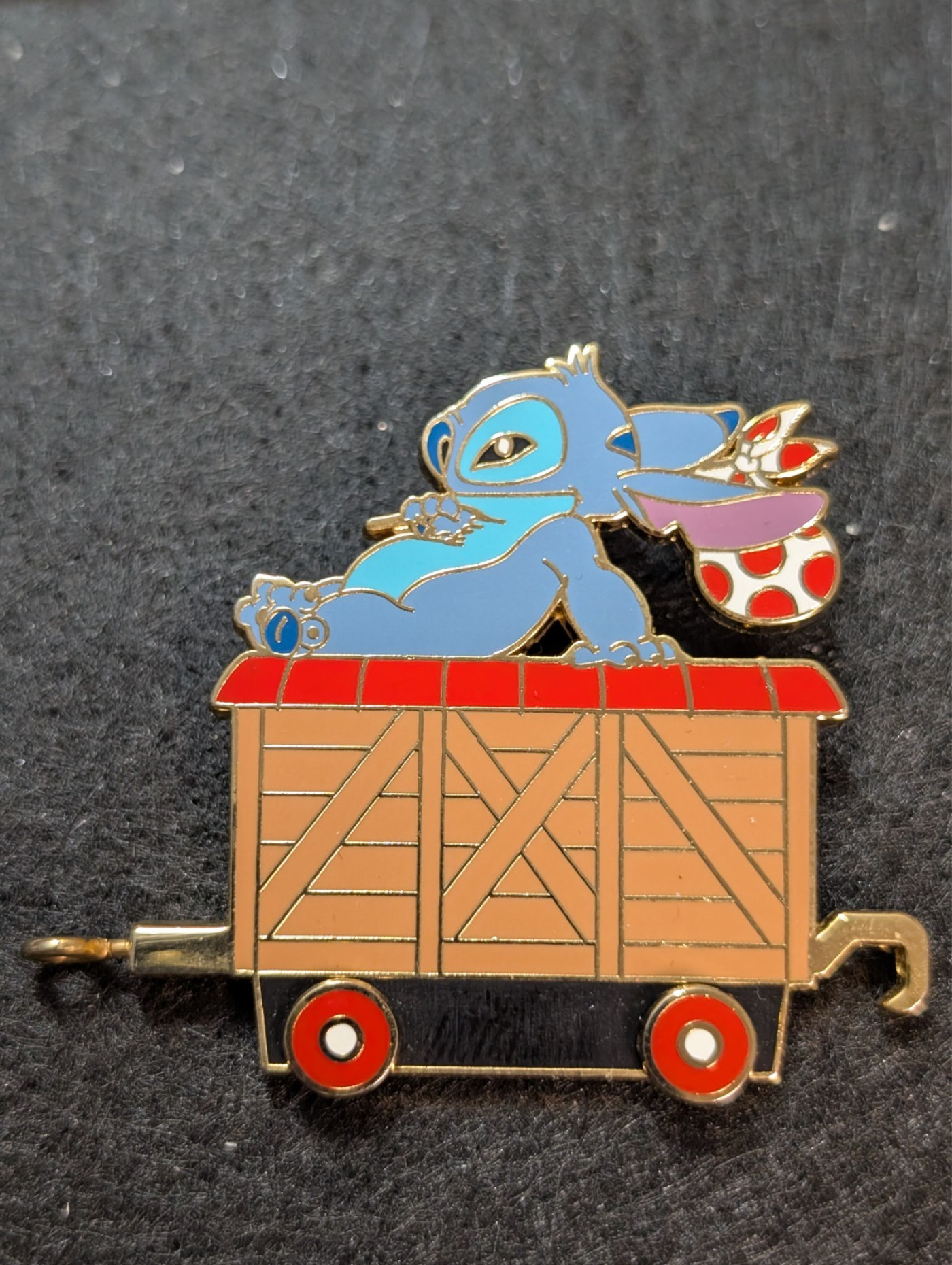Disney Trading Pin:  Stitch - Box Car - Gold Card Character Train series LE 1500
