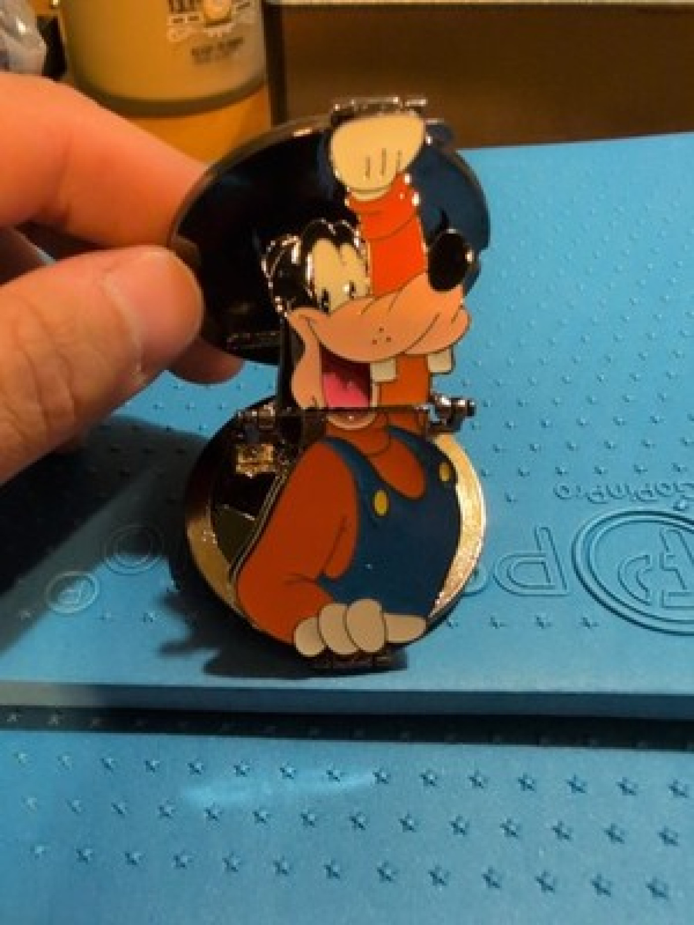 Goofy Manhole Cover Hinged Trading Pin Disney 2002 