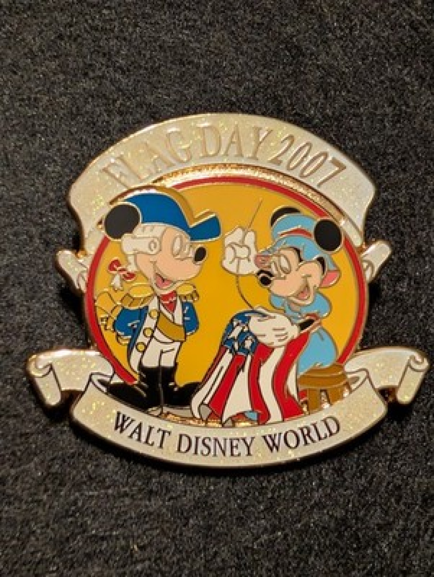 DISNEY PIN - MICKEY MOUSE and MINNIE as Betsy Ross Flag Day 2007 LE 1500