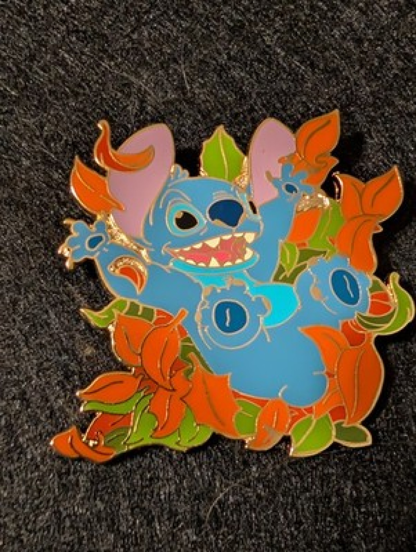 Japan Disney Mall STITCH FALL AUTUMN HARVEST Leaves LE 200 Pin LILO & STITCH