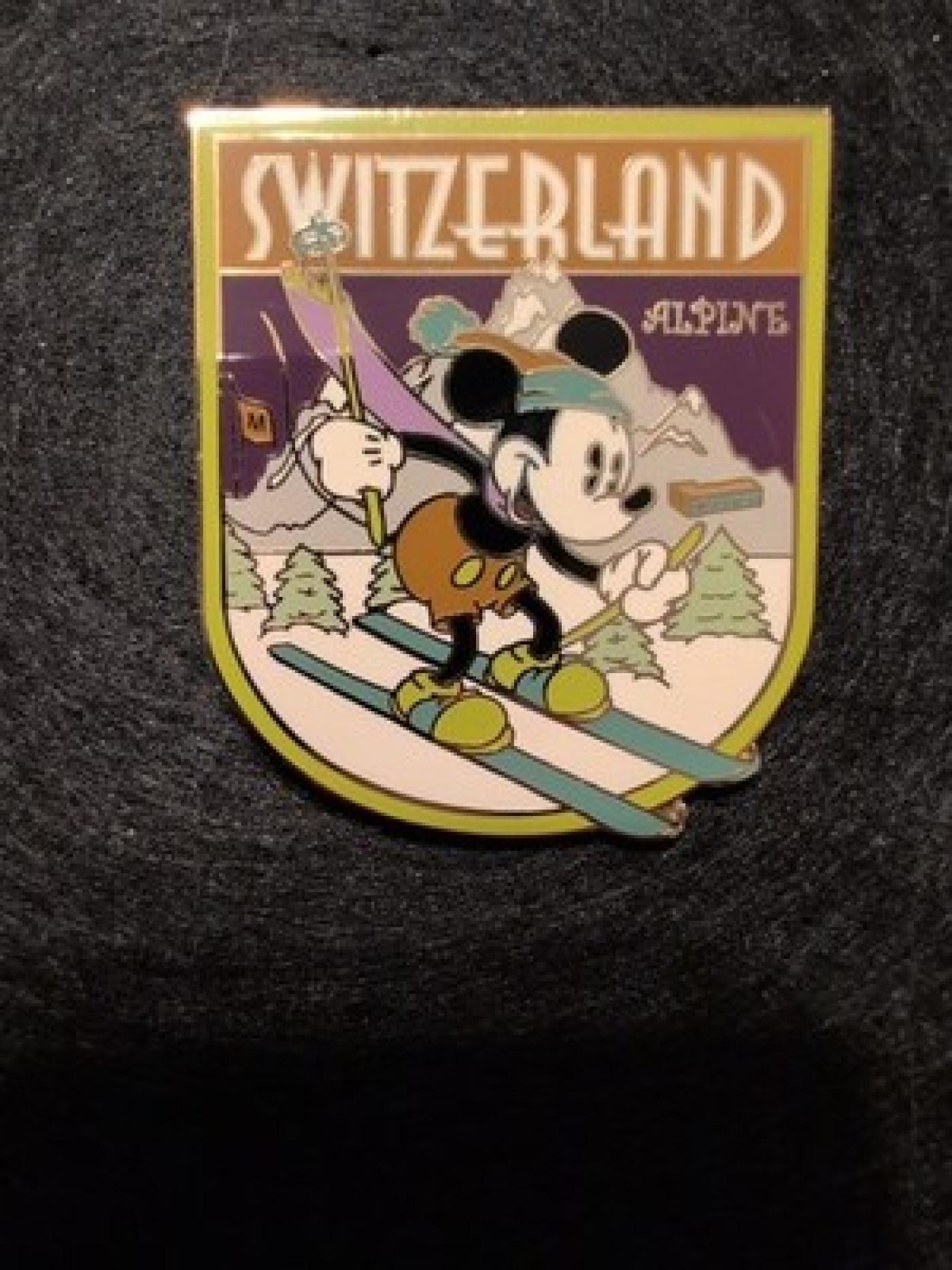DISNEY PIN "SWITZERLAND ALPINE MICKEY SKIING" DISNEY AUCTIONS EXCLUSIVE LE 1000
