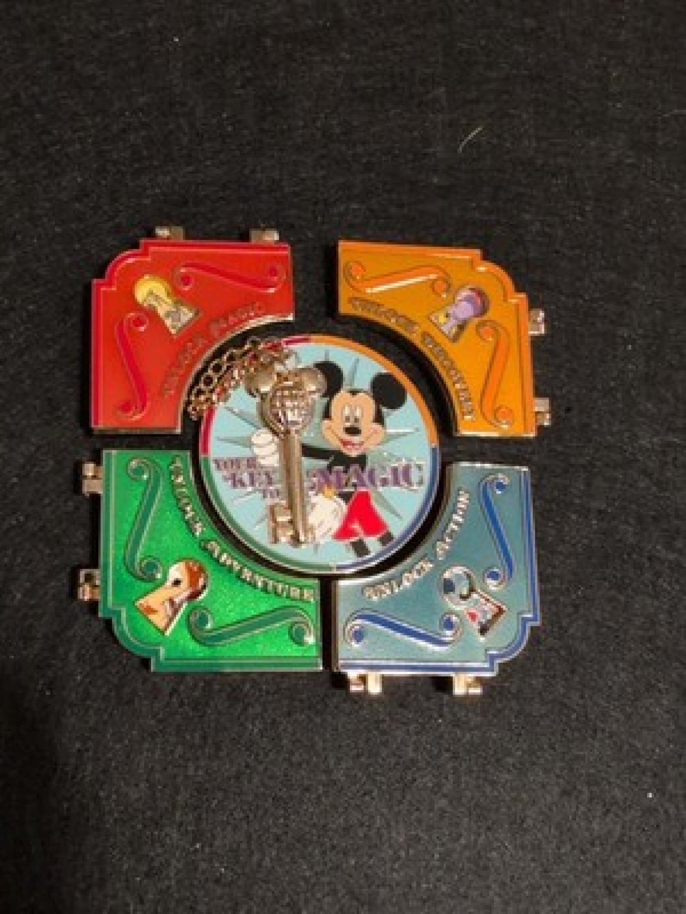 Passholder Exclusive Your Key To Magic DISNEY PIN Set