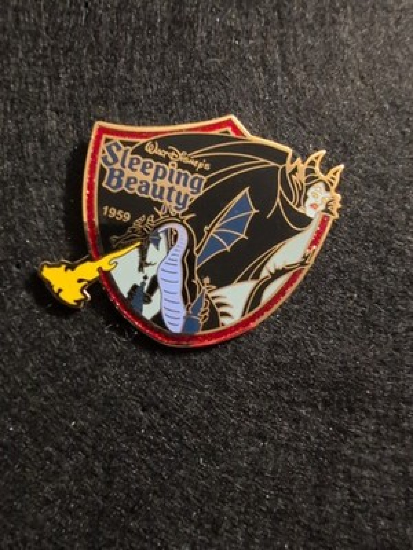 Disney M&P Sleeping Beauty Maleficent Dragon Shield Pin December 2002 LE 2000