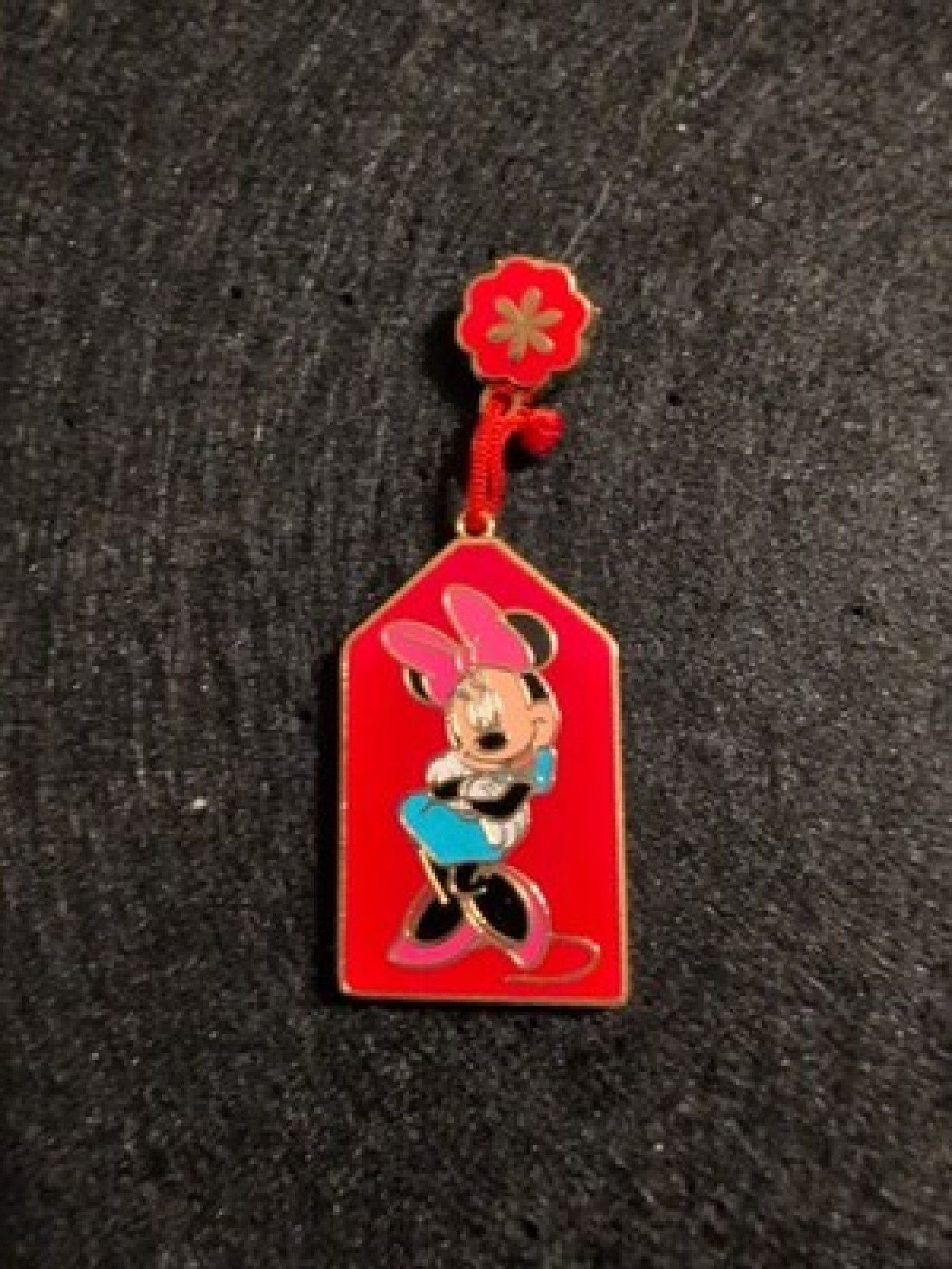 Japan Disney Store JDS - Minnie Mouse- Omamori Pin