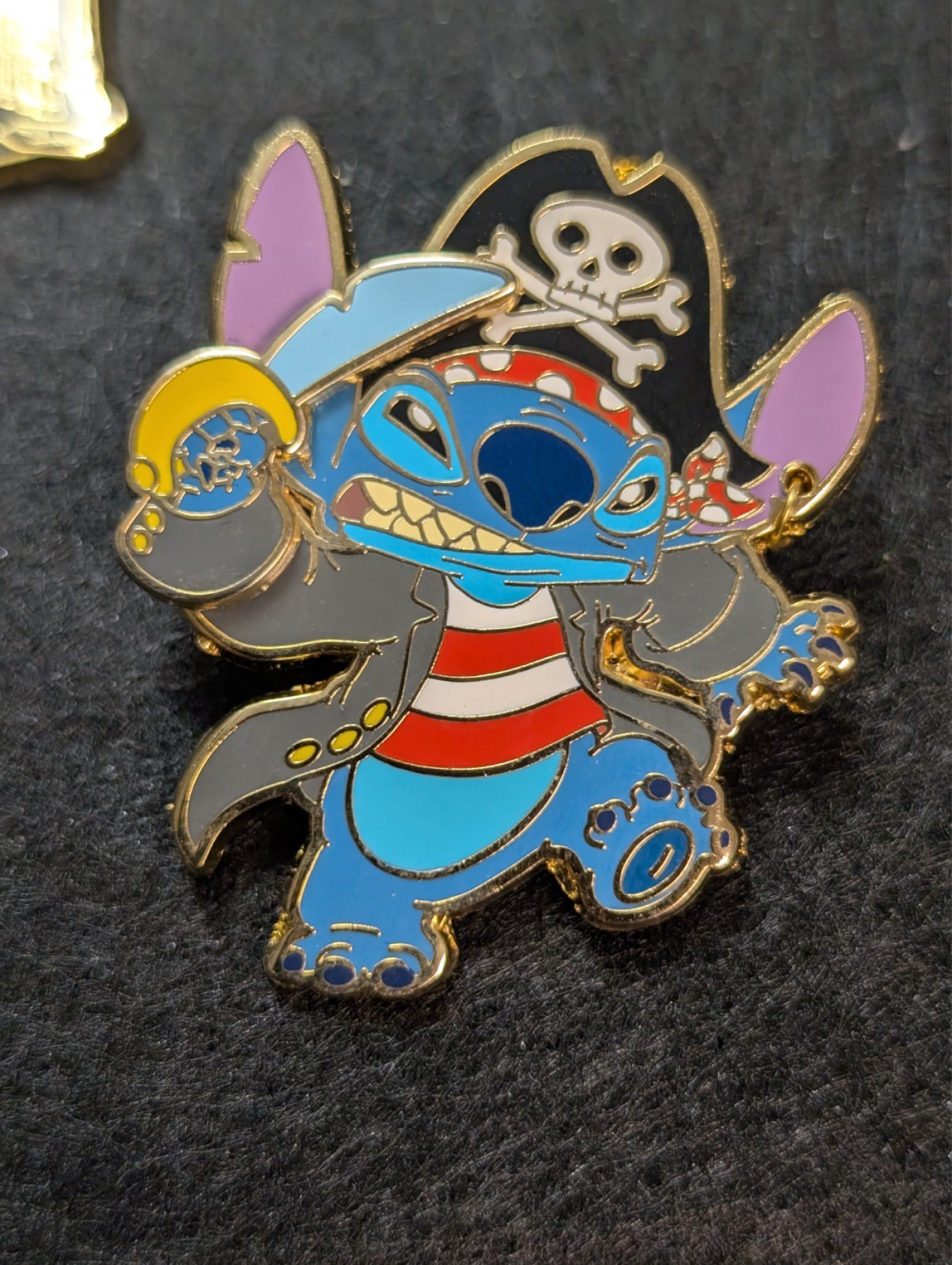 DISNEY PIN LE STITCH DRESSED AS PIRATES OF THE CARIBBEAN DSF SODA FOUNTAIN LILO