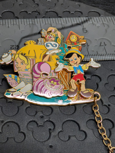 Disneyland Paris Pin - Once Upon Dream Parade Alice in Wonderland