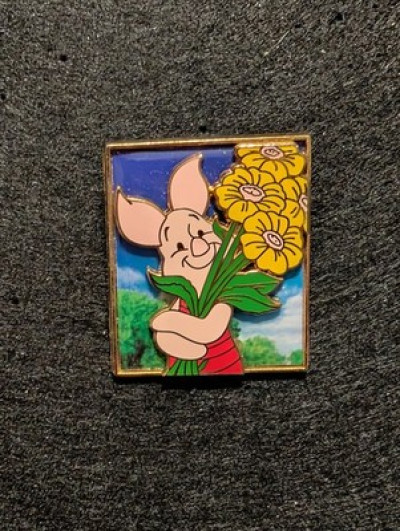 DISNEY Premium Trading Pin PIGLET w/ FLOWERS PORTRAIT Winnie the Pooh
