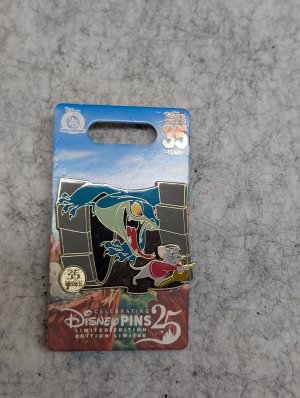 The Rescuers Down Under 35th Anniversary Pin - Bernard and Joanna