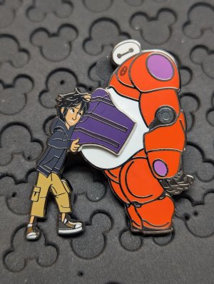 DSSH Big Hero 6 - Hiro Armoring Up Baymax
