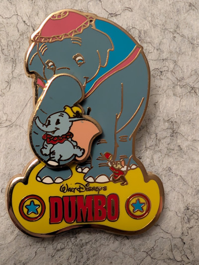Disney  2004 - MRS. JUMBO SWINGING Dumbo pin
